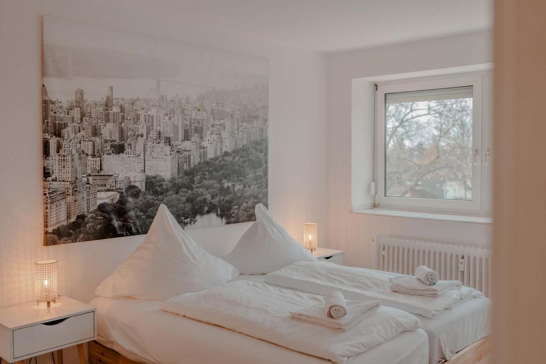 Apartment Mit Kueche, Arbeitsplatz Und Xxl Sofa Neuss Buitenkant foto